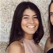 Estudiante de Farmacia, con bachillerato de ciencias de la salud